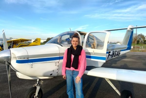 Zoé, 17 ans, obtient son Brevet de Pilote Avion !